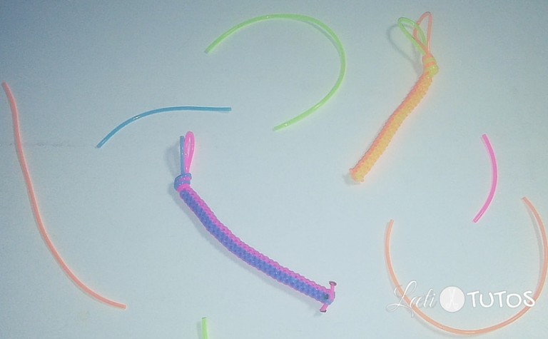 Comment faire un scoubidou carré à 4 fils bicolore (Tuto Facile)