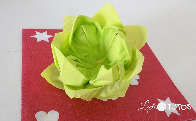 Envie d’une table zen ? Voici un pliage de serviette facile : la fleur de lotus !